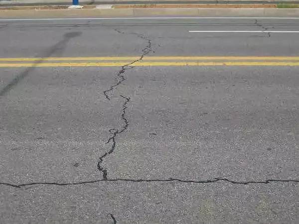 Common diseases and maintenance points of asphalt pavement in roads and bridges